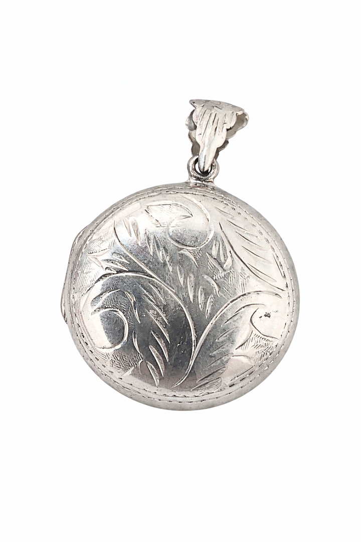 Sterling Silver Engraved Round Locket Pendant – 1¼ Inch Opening Photo Locket