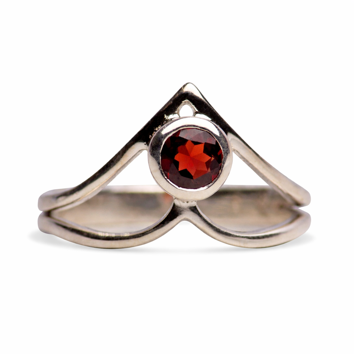 Sterling Silver Garnet Ring – 5 mm Round Garnet (Approx. 0.50 Carat) – Modern Chevron Design