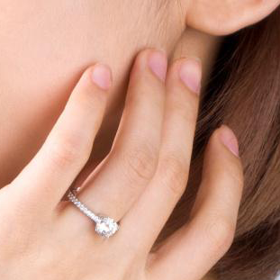 18K Gold 1 CT Moissanite Solitaire Ring