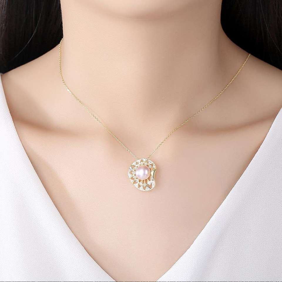White Freshwater Pearl Silver Necklace