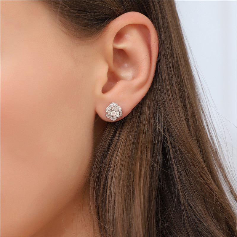 18K Gold Moissanite Floral Earrings